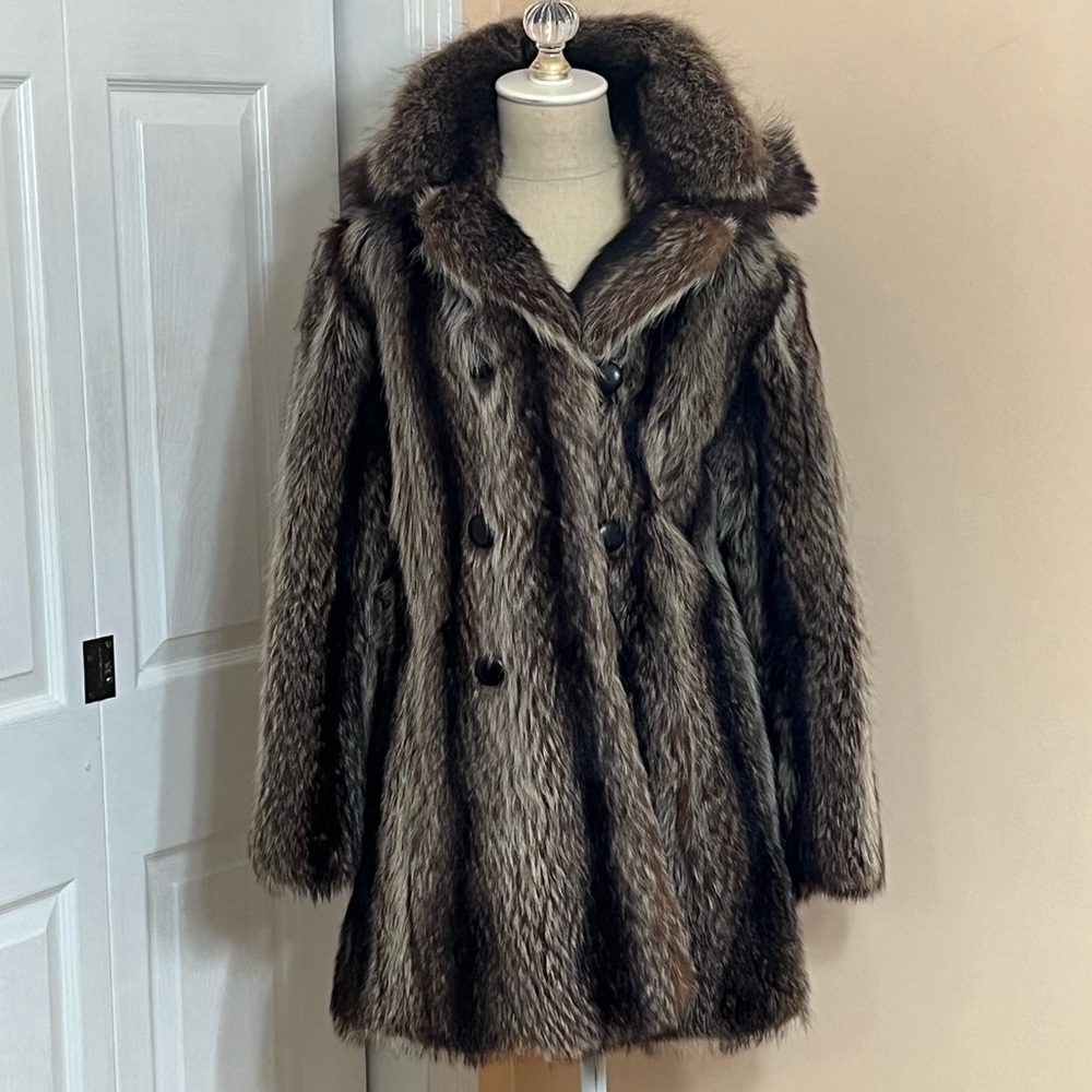 Vintage Hopper Furs Mid Length Raccoon Coat. Sz S-M